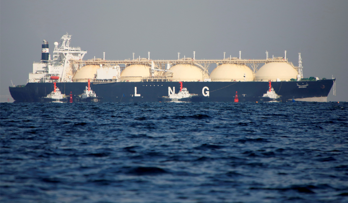 Energy majors bid for Qatar LNG project despite lower returns